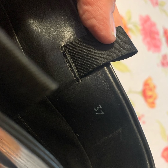 Prada Soft Leather Black boots with Kitten heels - Picture 13 of 16